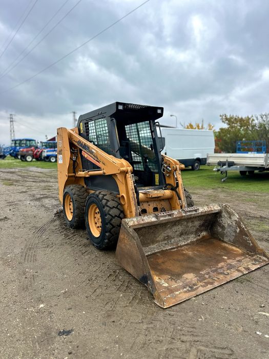 Мини челен товарач CASE 410 HIGH FLOW