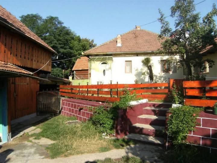 Vând casă în Asău