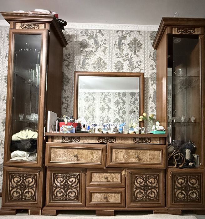 Продам сервант стенка