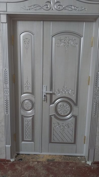 Eshiklar zakqz asosida tuzatamiz yetkazip ornatib berish bepul