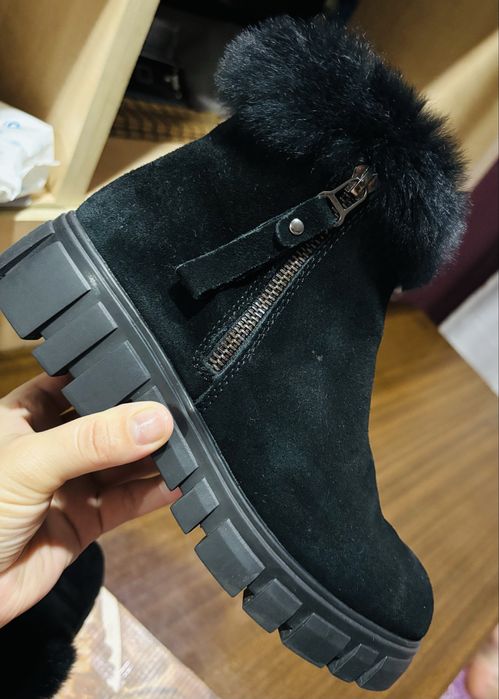 Продам ботинки 36-37 замша