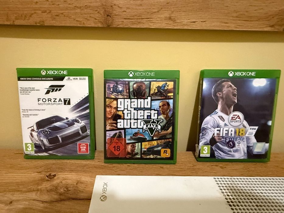 Xbox One S със Волан и педали