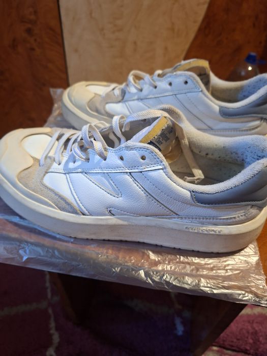 Adidasi New balance ct 302 nr 44 purtati stare foarte buna .Pret 115 lei