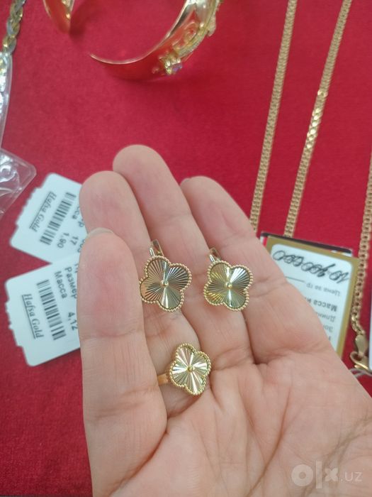 Серьги золотые..