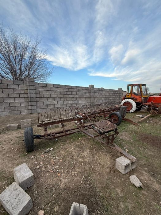 Трактор тырмасымен