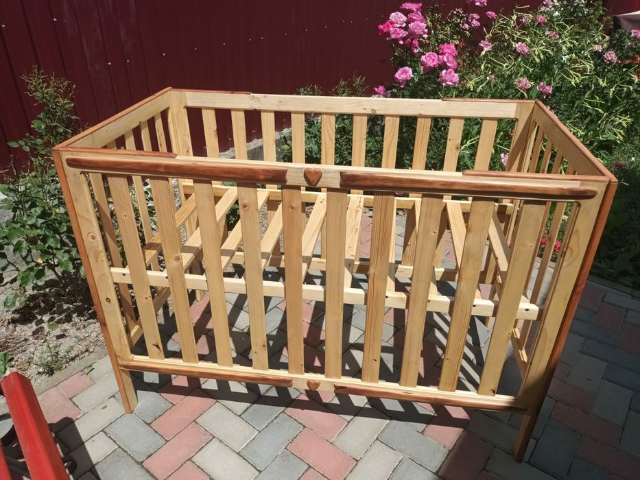 Pătuț din lemn pentru copii