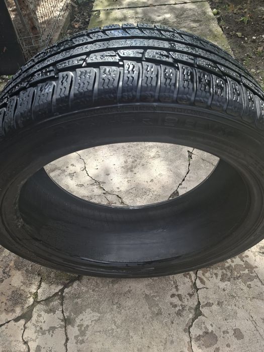 Vând anvelopa iarna Nokian 225/45/R19 96V.