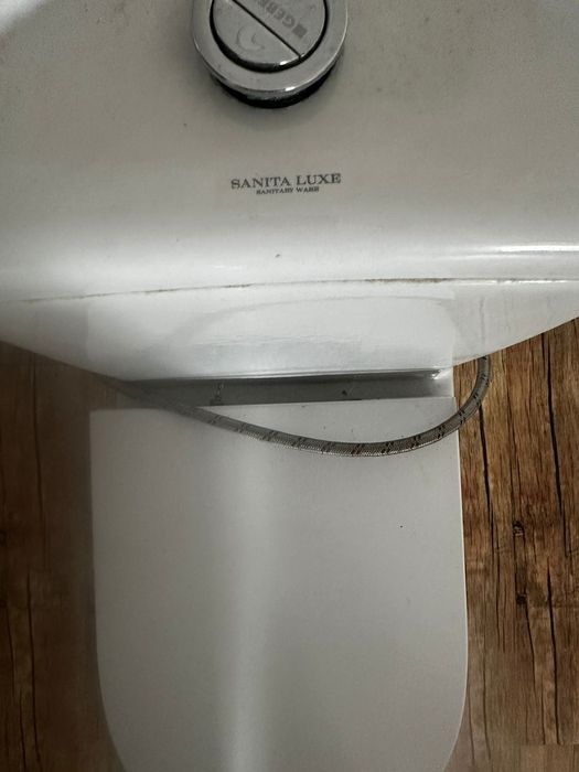 Продаю унитаз с бачком