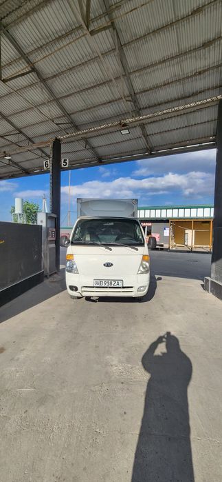 Кия бонго сотилади