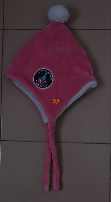 Бебешки и детски зимни шапки, зимни шалове и топли и меки наушници.