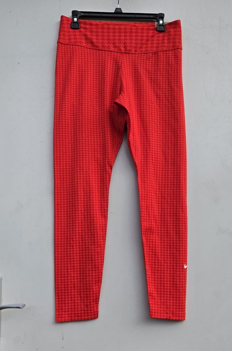 Nike оригинален дамски клин нов М/Л  размер