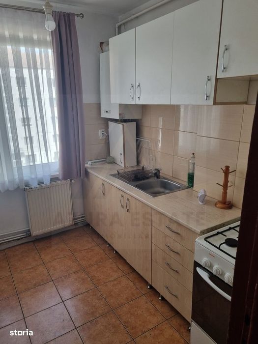 Apartament 2 camere 54 mp utili bucatarie inchisa etaj 3 zona Terezian