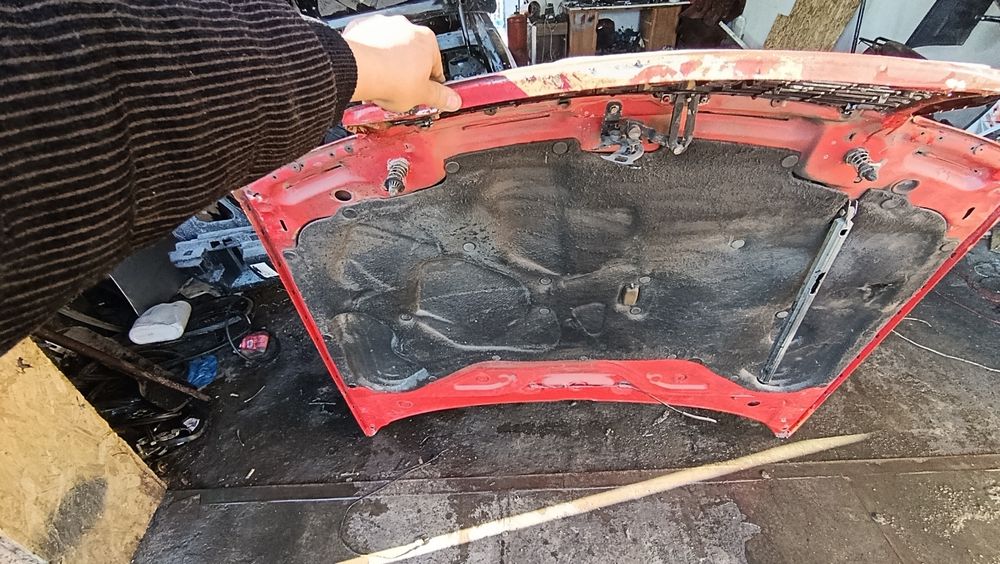 Продам капот audi c4 100