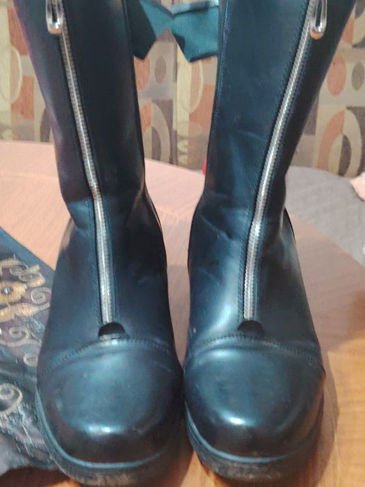 Дамски ботуши и детски39 и 40 номер
