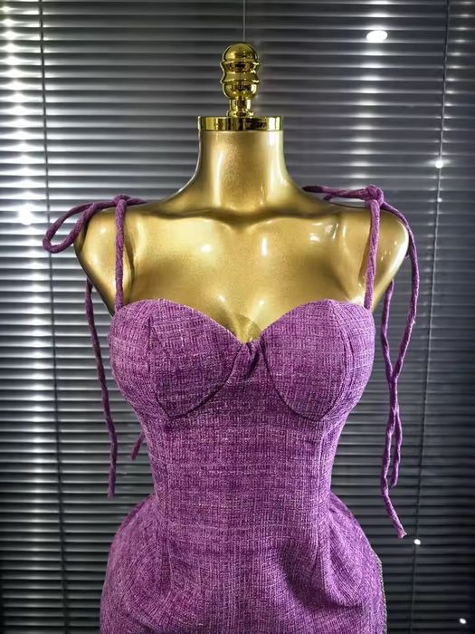 Рокля с втален силует от луксозна материя