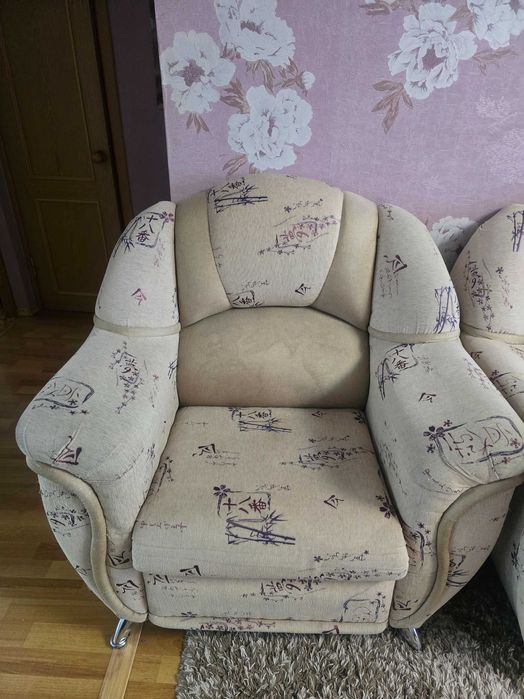 Продам мягкое кресло.
