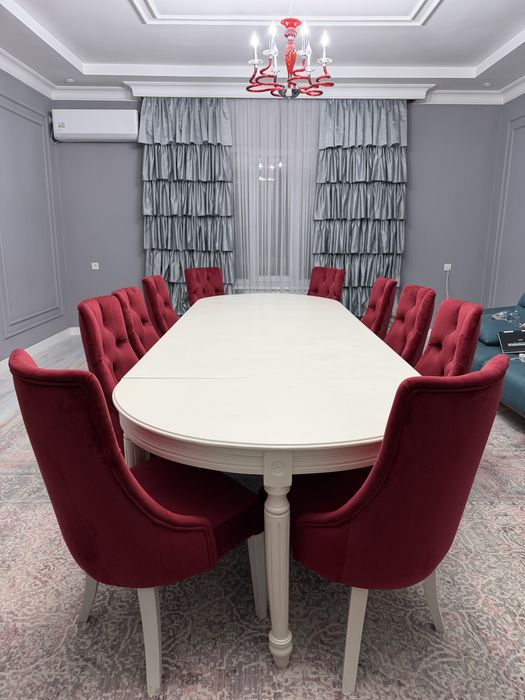 Стол со сиульями