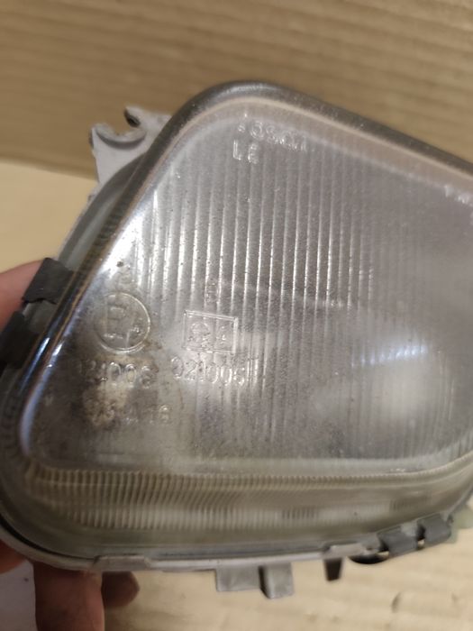 Противотуманная фара левая