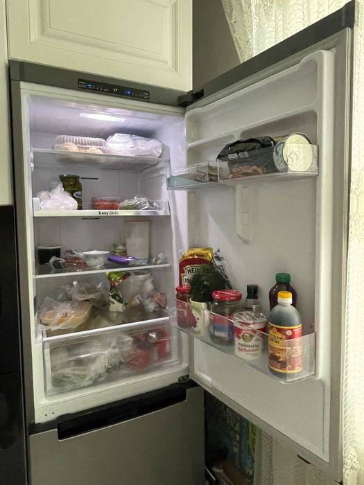 Холодильник Samsung