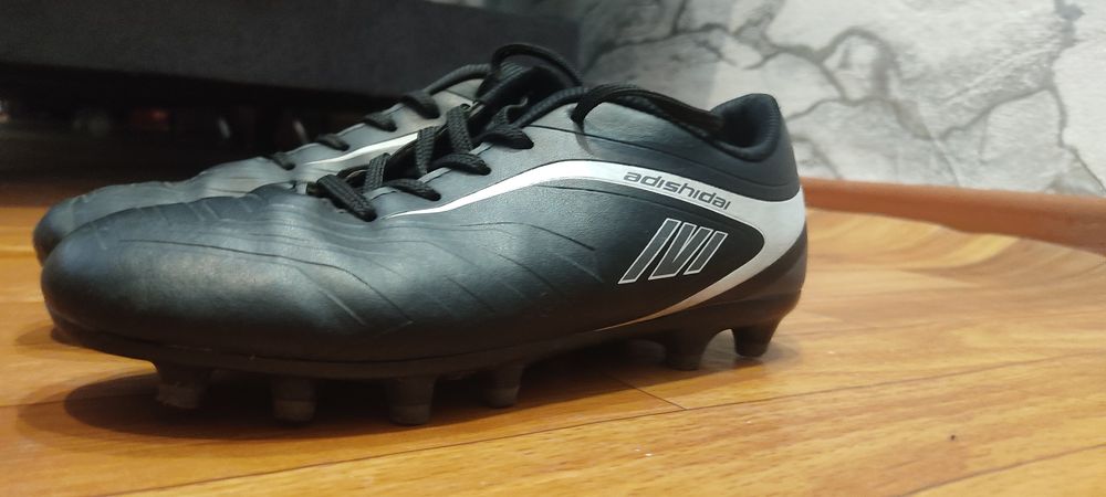 Футбольные бутсы adishidai