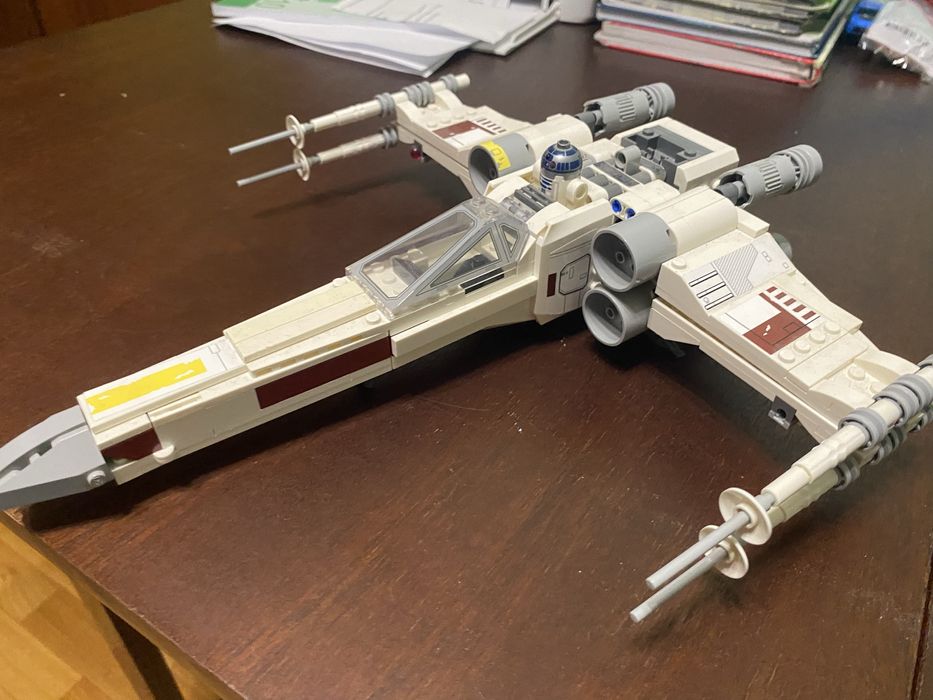 Продам lego star wars 75301 истребитель