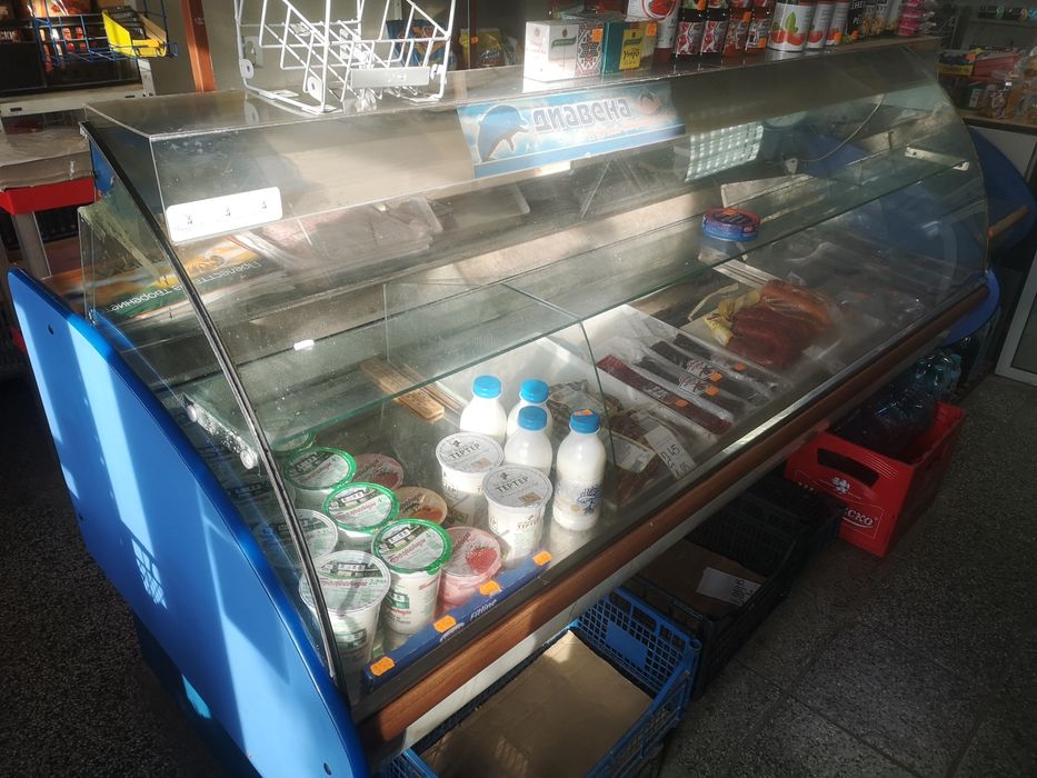 Продавам хладилна витрина
