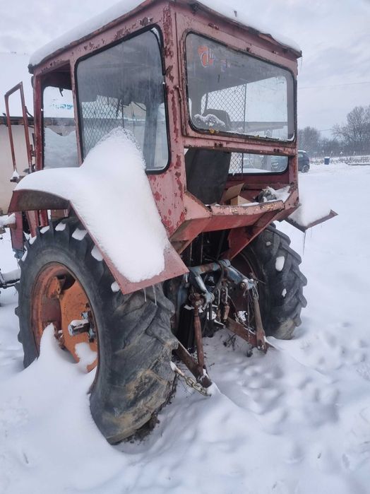 Vând tractor u650 am si capota pentru detalii sunati