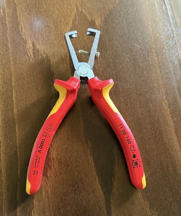 Клещи KNIPEX.