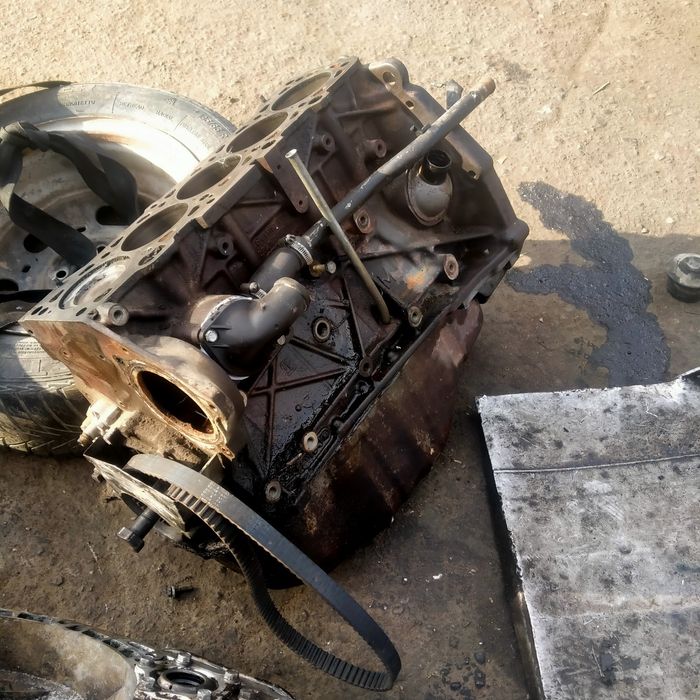 Ауди 2.3 матор по запчастями