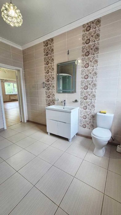 Продам просторный коттедж в с. Tепличном