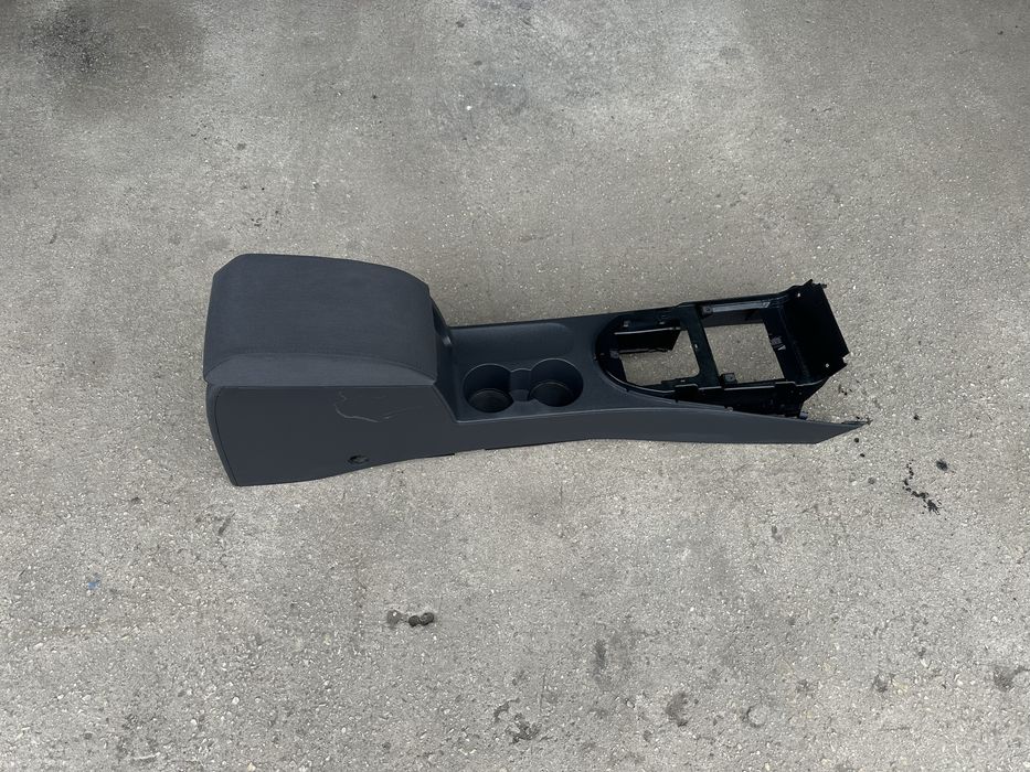 Подлакътник/Централна конзола за Фолксваген Туаран!