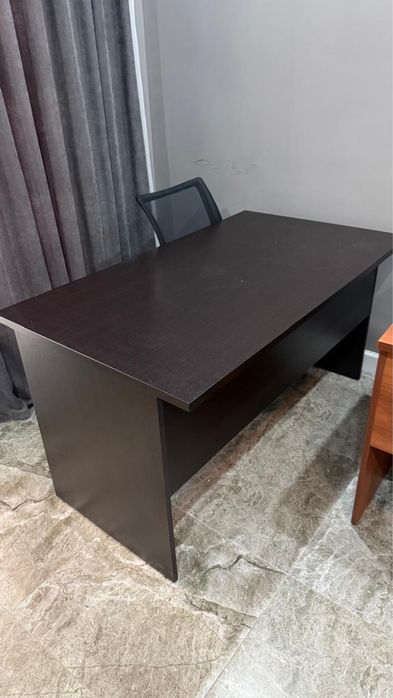 Офисный стол в отличном состоянии.