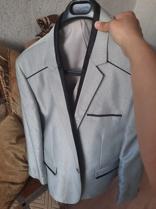 Продам мужской костюм