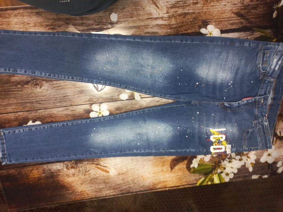 Vand o pereche blugi dama Dsquared