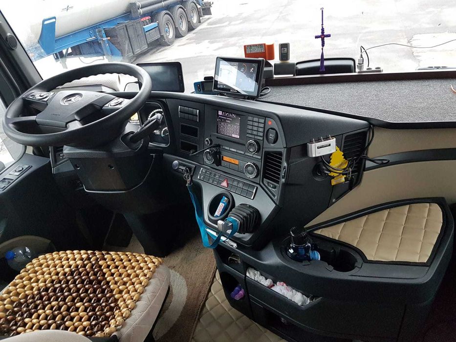 Mercedes -Benz Actros 1842 MP4 dotat cu compresor