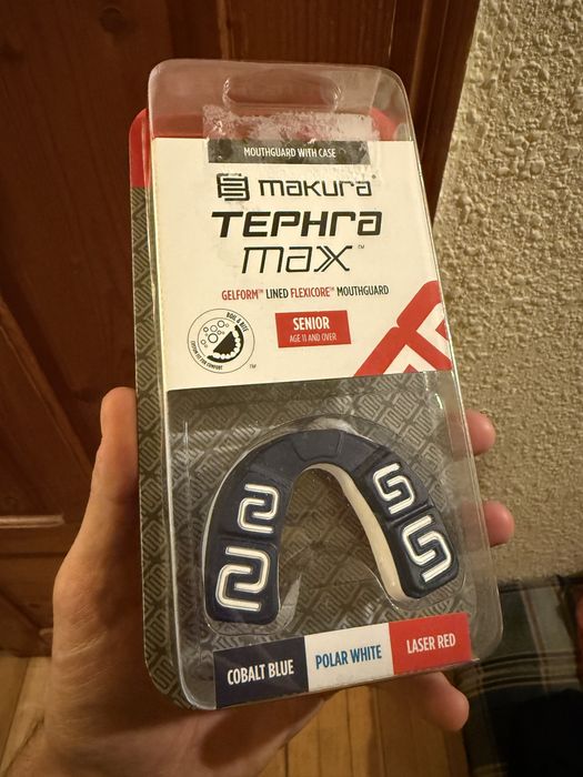 Боксови ръкавици и протектор