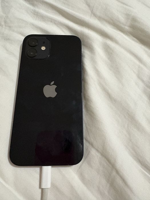 Iphon 12 folosit. In stare buna de functionare.