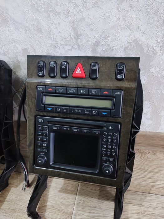 Магнитола, манитор Мерседес 210