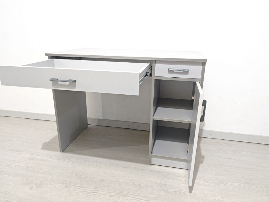 Письменные столы для школьников и взрослых.