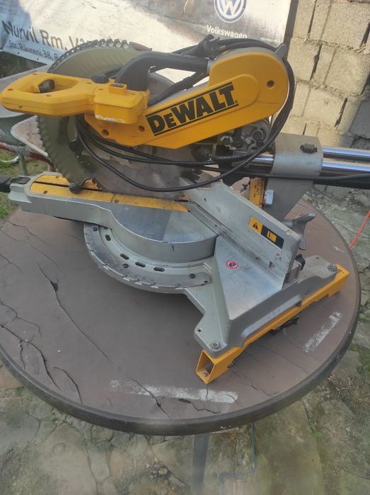 Dewalt  circular de unghi lemn