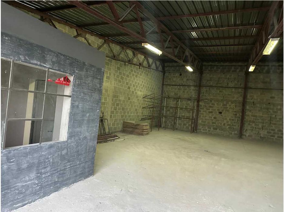 Дава се под наем Склад в Варна, Западна промишлена зона - 135 кв.м за 807.84 € - Снимка #1