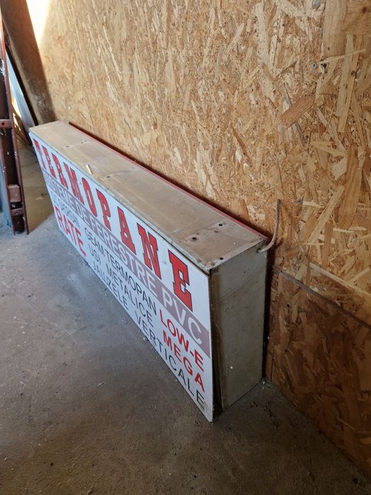 Vand 2 firme luminoase