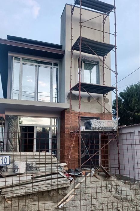 Echipa constructie case.