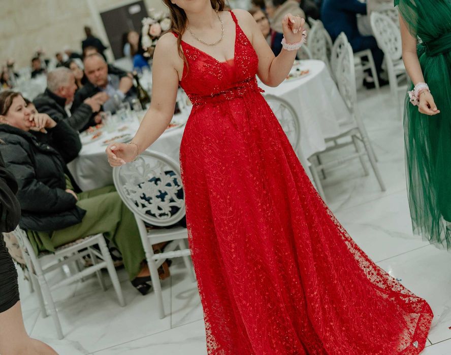 Червена рокля, размер с/м