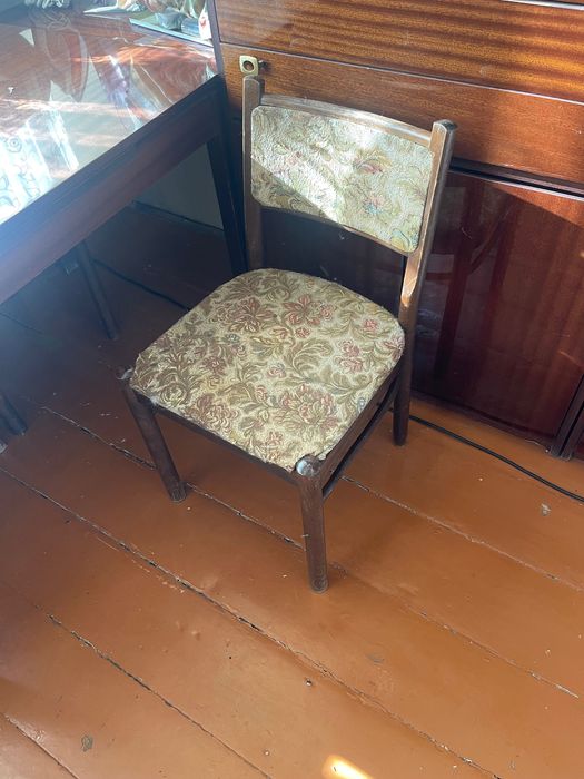 Стол обеденный и 4 стула