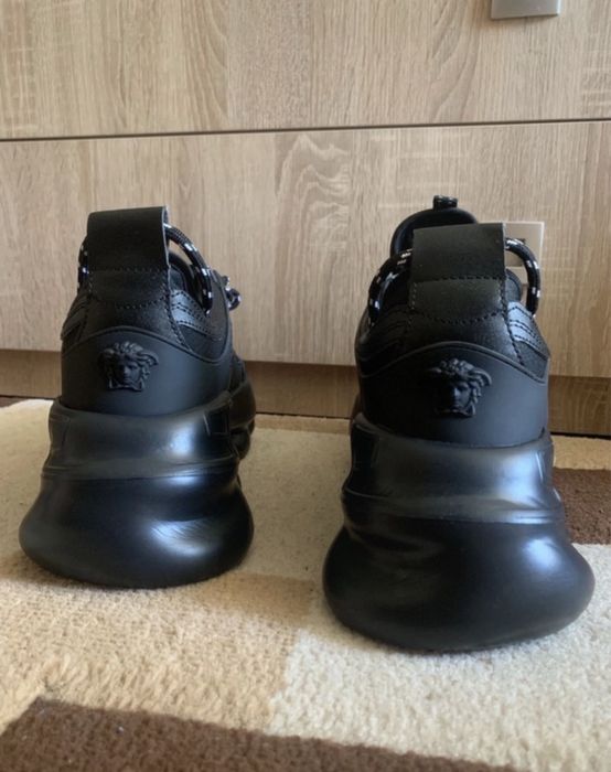 Versace chain reaction