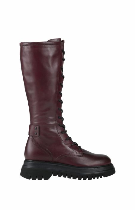 Сапоги женские. Кожа.