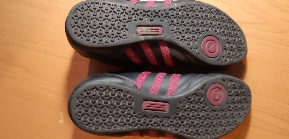 Маратонки Adidas от естествена кожа 45 лв.