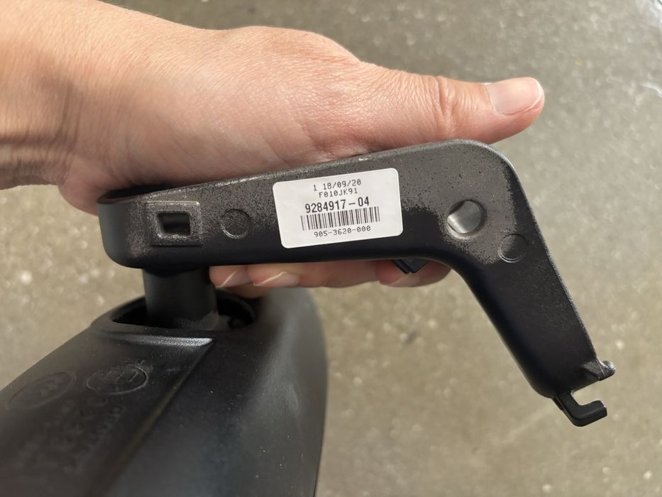 Конзола и огледало за обратно виждане BMW i3