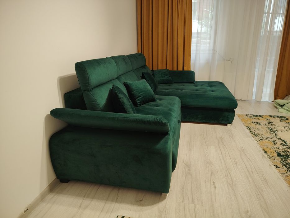 Canapea extensibila, lungime 2.7 m lungime, 1.40 latine(extinsa) 2000 de lei. 0731475476